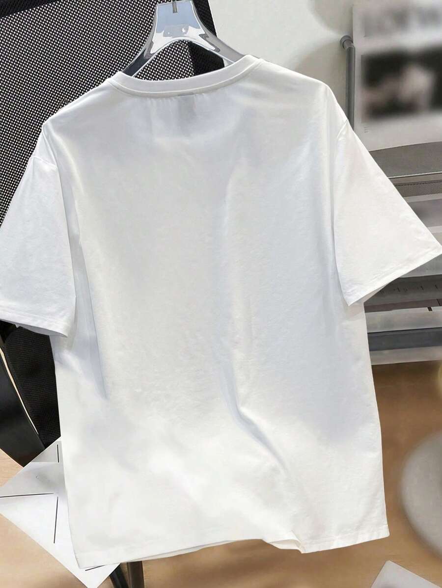 Men's White Loose Fit Graphic  - Tee Graphic Print recension och pris