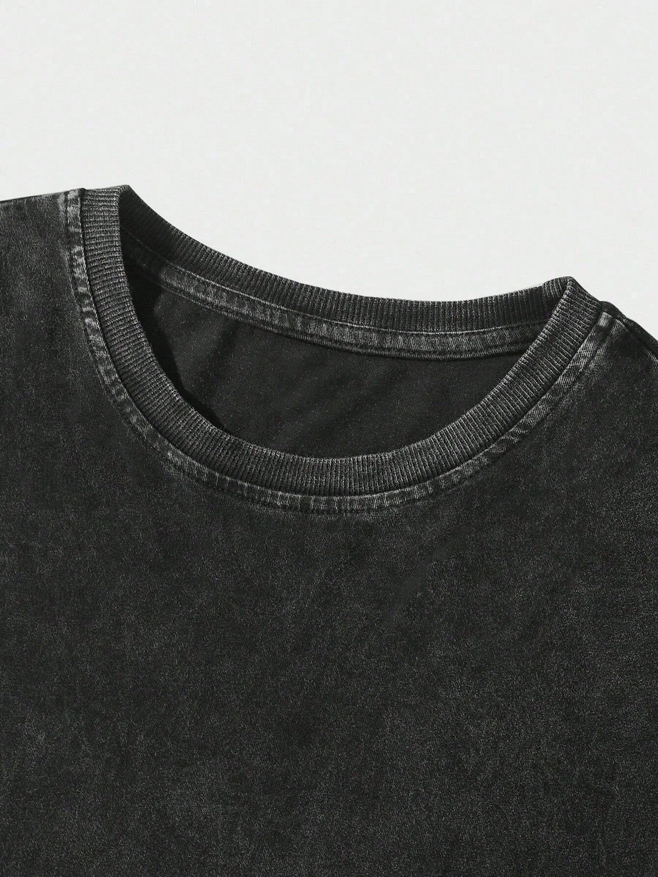 Black Washed Graphic Tee with  - Tee Graphic Print recension och pris