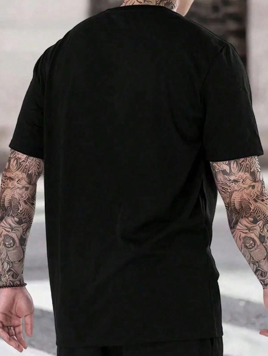 Black Cotton Graphic Tee with  - Tee Graphic Print recension och pris