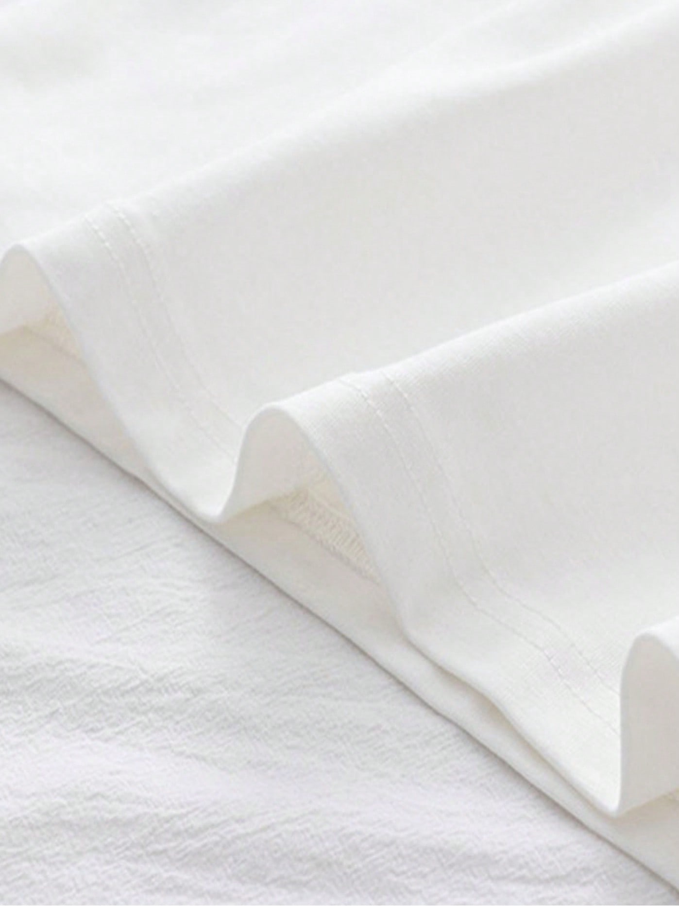 Men's White Cotton Graphic Tee - Tee Graphic Print recension och pris